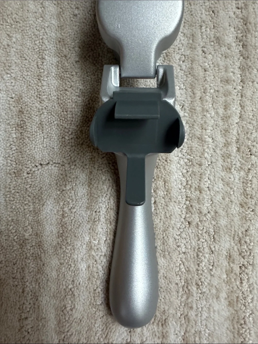 The Pampered Chef Metal Garlic Press #2575 with Cleaning Tool